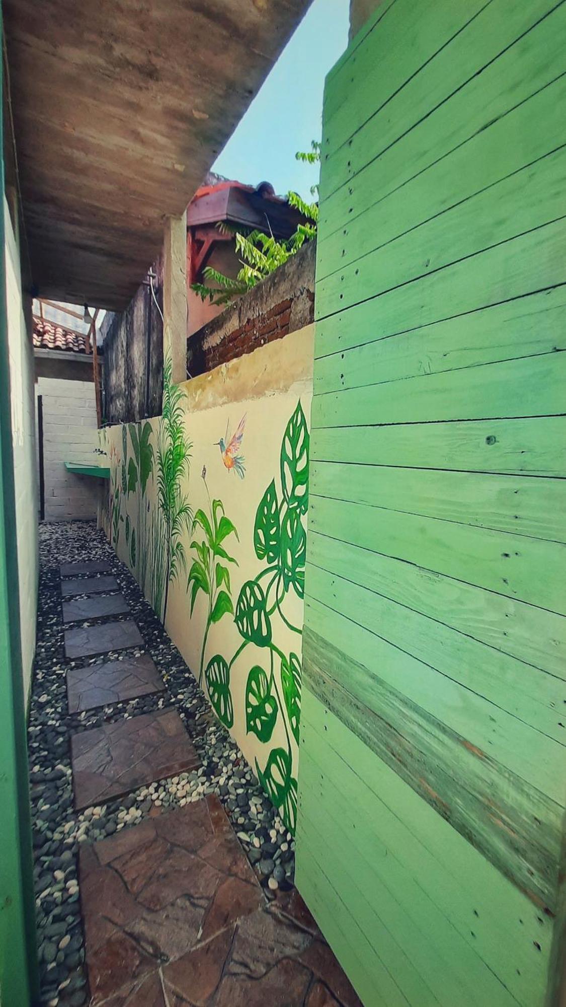 קרימונג'אווה Indigo Motel מראה חיצוני תמונה